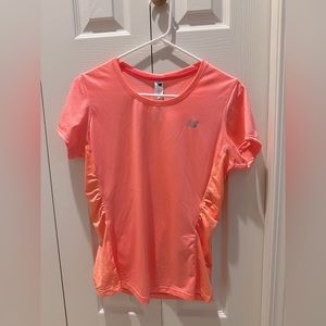 🧡NEW BALANCE work out shirt🤍